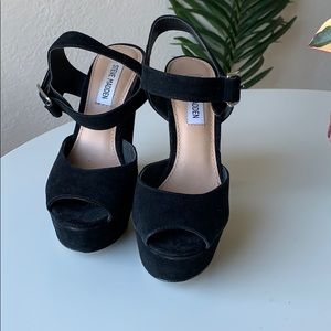 Steve Madden Black Suede Pumps